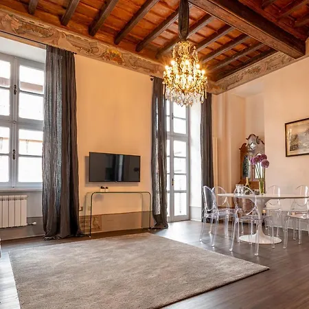 Apartment Santachiara15, Luxury Historical