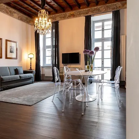 Santachiara15, Luxury Historical Apartment *